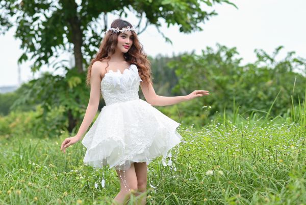 Robe de mariée bohème courte : élégance et confort modernes